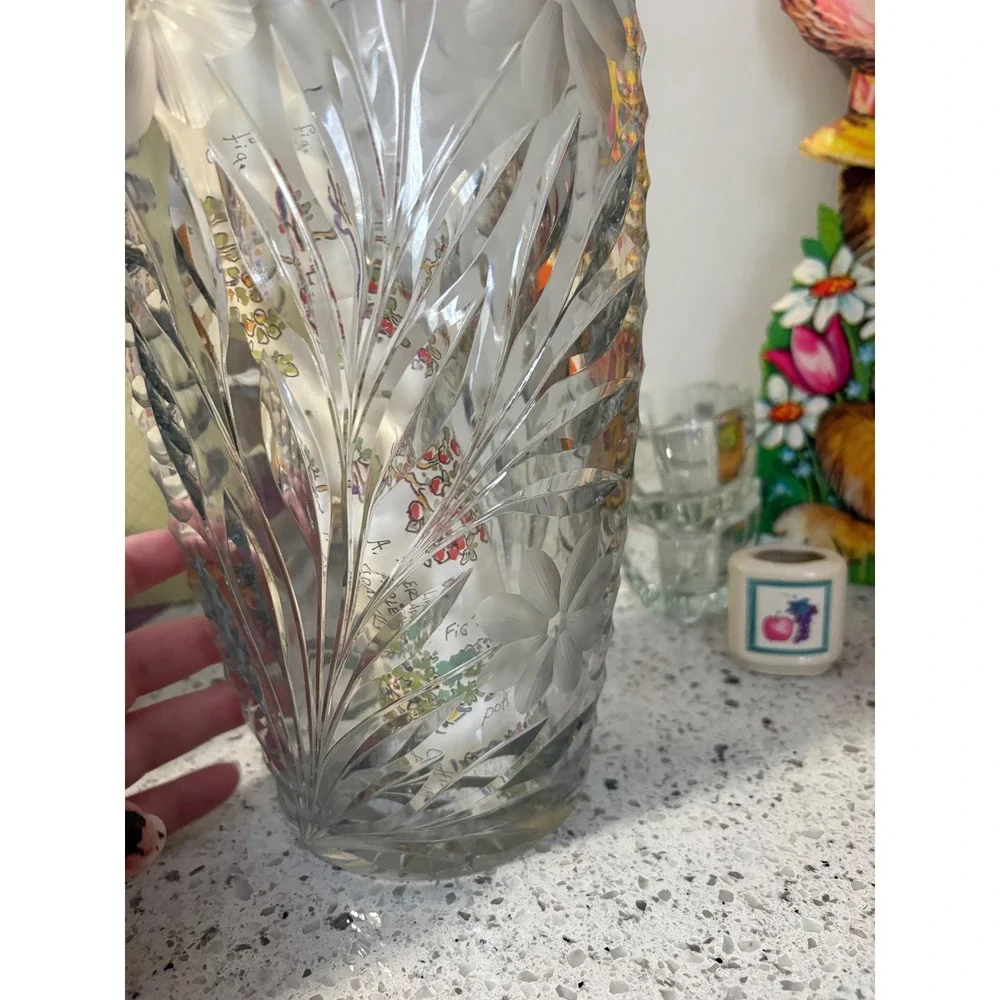 VTG Exquisite Dais Crystal Vase‎ Frosted Floral Cut Glass Heavy Elegant Decor